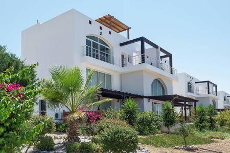 Joya Cyprus Mermaid Penthouse Apartment Agios Amvrosios  Екстериор снимка